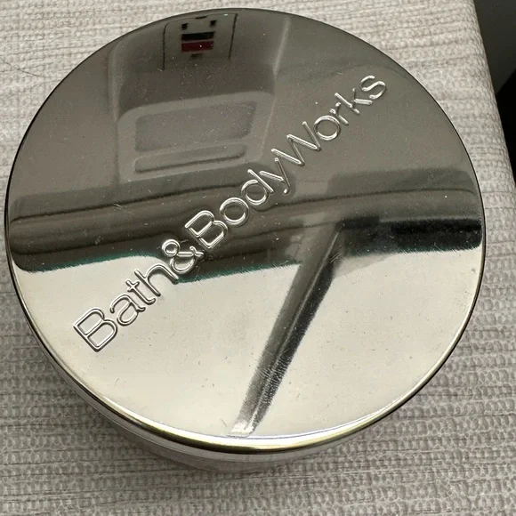 Strawberry Snowflakes 3 wick candle - Picture 2 of 3